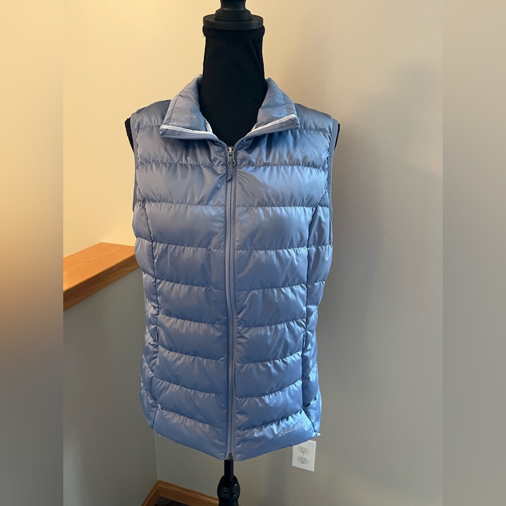 Women’s Eddie Bauer EB650 down filled frosty blue sleeveless vest. Size medium